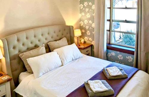 Moonta House | Inglenook Cottage