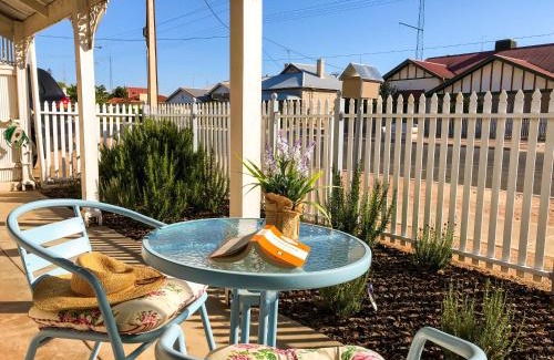 Moonta House | Inglenook Cottage