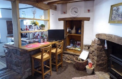 Crediton Cottage | Inglenook Cottage, Crediton, near Exeter - Mid Devon