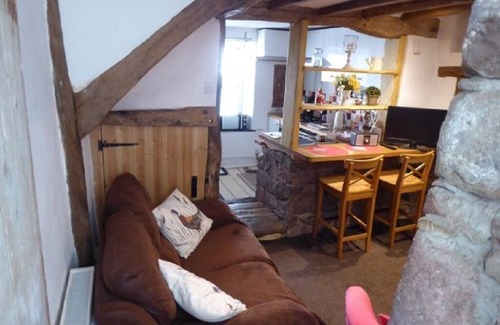 Crediton Cottage | Inglenook Cottage, Crediton, near Exeter - Mid Devon