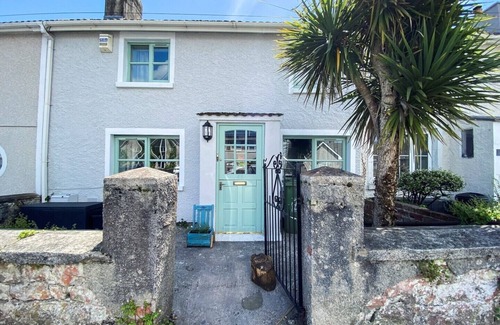 Pyle Cottage | Inglenook Cottage near Porthcawl Town and Beaches