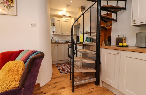 Skipton House | INGLENOOK COTTAGE, pet friendly, with a garden in Long Preston