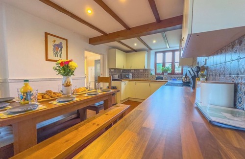 Kewstoke House | Inglenook Cottage (Seaside-Dog Friendly-Country Cottage-w/ l