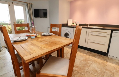 Arnside Cottage | INGLEWOOD COURT, with a garden in Arnside