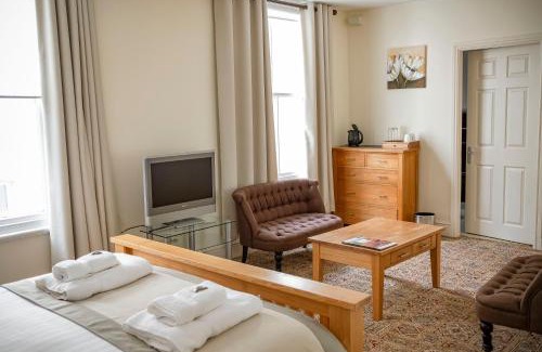 Douglas Promenade House | Inglewood - OPUL EXPRESS