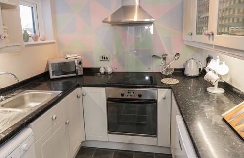 Storwood Cottage | INGLEWOOD, pet friendly, with open fire in Ellerton