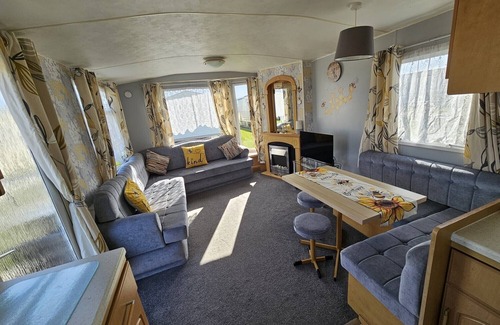 Ingoldmells Ski Chalet | Ingoldmells - Chalet - Sleeps 8 - Seaside - Garden
