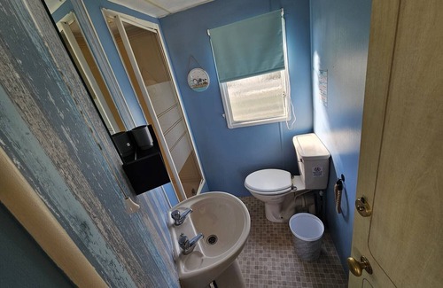 Ingoldmells Ski Chalet | Ingoldmells - Chalet - Sleeps 8 - Seaside - Garden