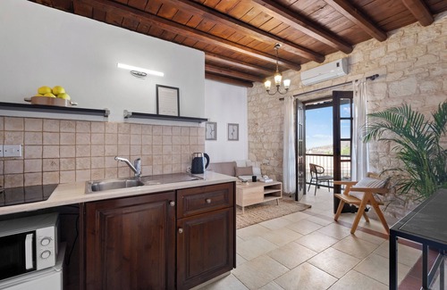 Ineia Apartment | Inia Lara Deluxe Suite by Nomads