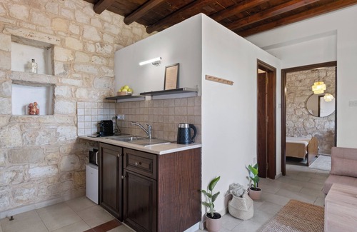 Ineia Apartment | Inia Lara Deluxe Suite by Nomads