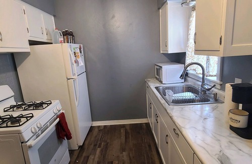 Mansfield House | Inkcarceration Blue Sapphire Cottage, Close to Venue