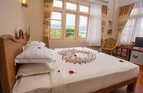 Nyaungshwe Hotel | Inle Apex Hotel