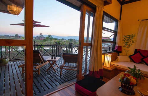 Nyaungshwe Hotel | Inle Heritage Stilt House