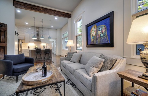Inman Park Apartment | Inman Park Oasis: Historic Charm, Modern Comfort