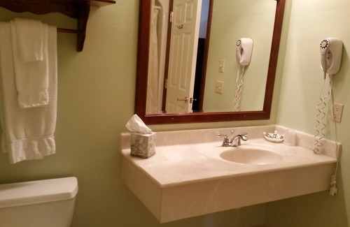 Wilmot Hotel | Inn at Amish Door