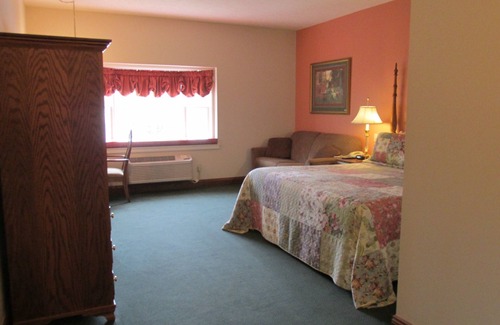 Wilmot Hotel | Inn at Amish Door
