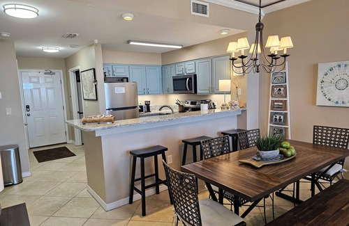Dauphin Island Condo | Inn at Dauphin Island 110-Walk-in Shower! Walk out to Pools and Beach!