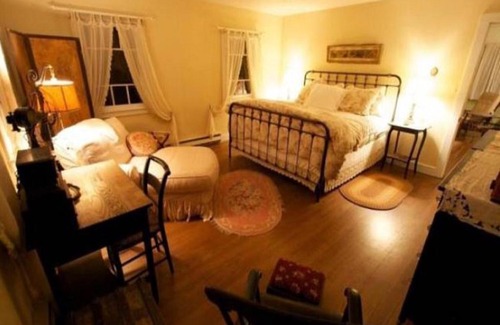 Pomfret Bed & Breakfast | Inn at Fox Hill Farm