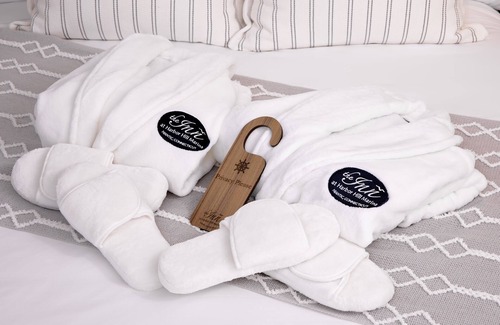 Niantic Bed & Breakfast | Inn at Harbor Hill Marina