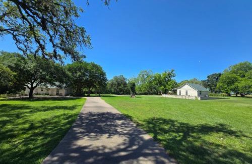 Burton Hotel | Inn at Indian Creek