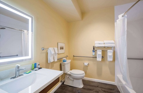 Northwest Everett Hotel | Inn at Port Gardner-Everett Waterfront, Ascend Hotel Collection