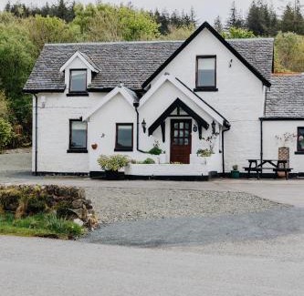 Calgary Hotel | Inn at Port nan Gael