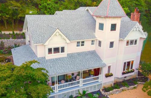 Eureka Springs Historic District Bed & Breakfast | Inn at Rose Hall