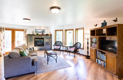 Moose Pass Hotel | Inn at Tern Lake
