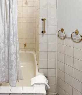 Bracebridge Hotel | Inn at the Falls