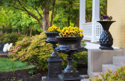St. Matthews Bed & Breakfast | Inn at Woodhaven-In the Heart of the Bourbon Trail-Over 12 Distilleries Nearby