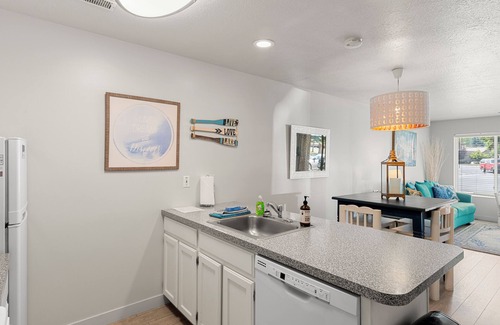 Harbor Village Condo | Inn Building Condo #106 Mountain View | 1 Bed, 1 Bath