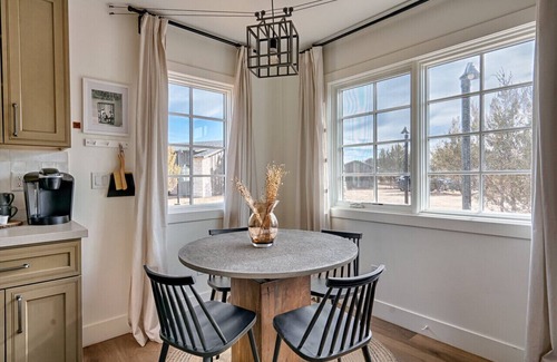 Williams Cabin | Inn History Grand Canyon Cabin 8