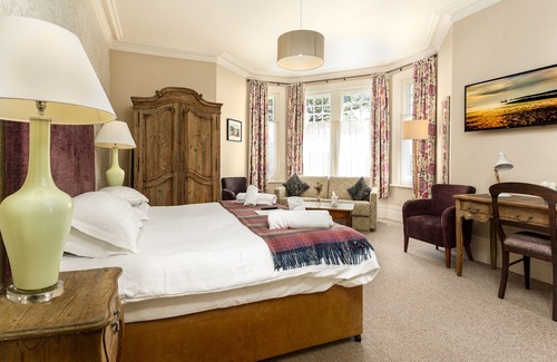 Canford Cliffs Hotel | Inn In The Park