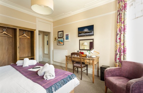 Canford Cliffs Hotel | Inn In The Park