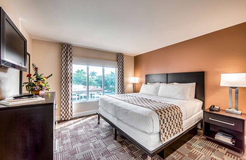 Park Shore Hotel | Inn of Naples, Tapestry Collection by Hilton