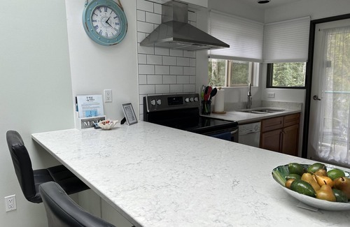 Regional District of Nanaimo Condo | INN OF THE SEA- beautiful 2 bedroom condo, OCEANFRONT Heated Pool/Hot Tub/Dock