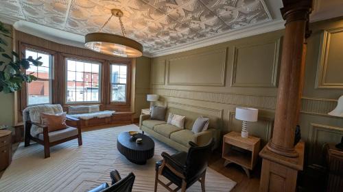 South Main Street Apartment | Inn on Main - Downtown Penthouse