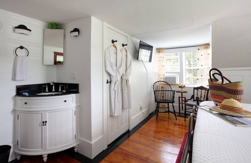Yarmouth Port Bed & Breakfast | Inn on Main