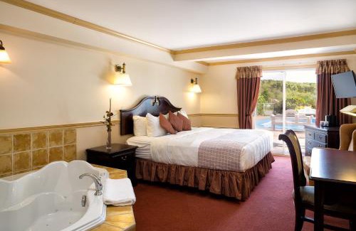 Fall River Hotel | Inn on the Lake