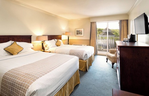 Fall River Hotel | Inn on the Lake
