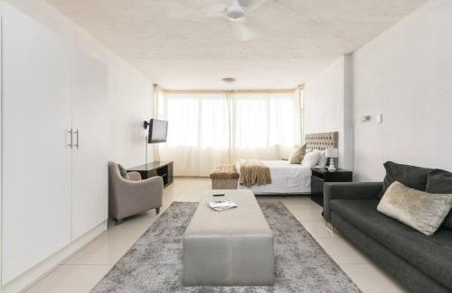 Greater Johannesburg Metropolitan Area Hotel | Inn & Out Sandton Park