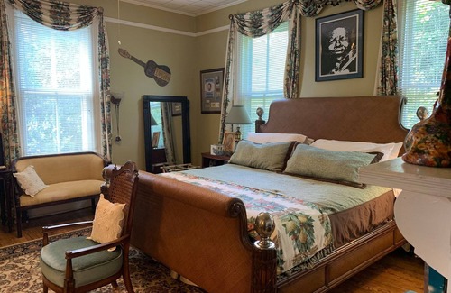 Chester Bed & Breakfast | Inn Upon Moon River Plantation