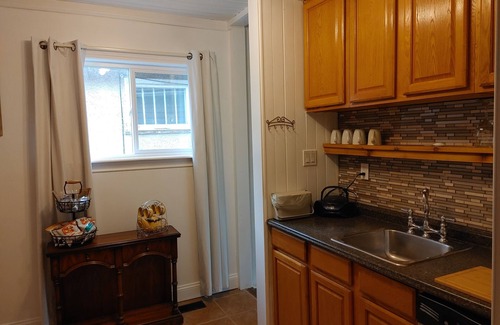 North Central Edmonton House | Inner City Bungalow Edmonton. Close to major sports facilities & hospitals