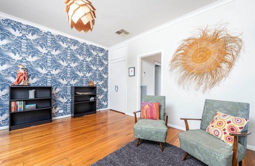Narrabundah House | INNER-CITY COMFORT & CHARM / NARRABUNDAH
