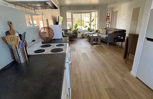 Belmont House | Inner City Cozy Retreat Near Geelong CBD