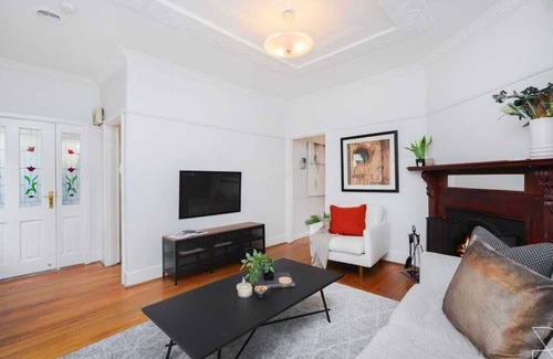 West Footscray House | Inner city home West Footscray close to everything