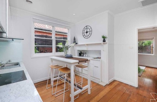 West Footscray House | Inner city home West Footscray close to everything