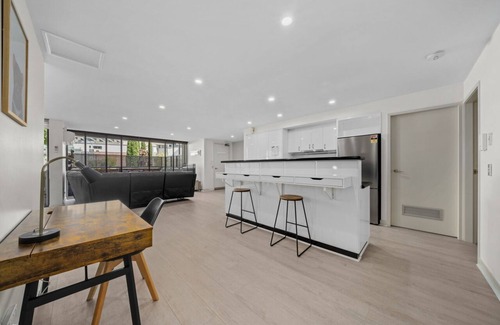 Sullivan's Cove Apartment | Inner City Modern Apartment With Secure Parking