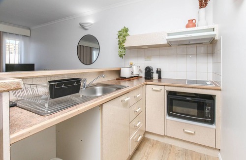 Cairns Central Business District Apartment | Inner City One Bedroom Apartment with Pool View 22