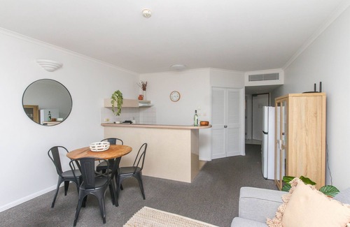 Cairns Central Business District Apartment | Inner City One Bedroom Apartment with Pool View 22